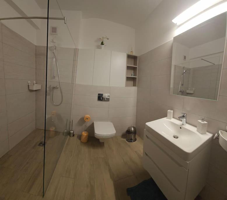 Ewa Green Towers Питещ Екстериор снимка